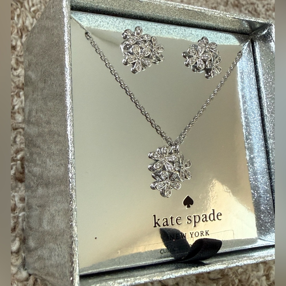 💝💝BNIB - Brand New 🆕 Kate Spade Silver Floral Necklace Set💝💝